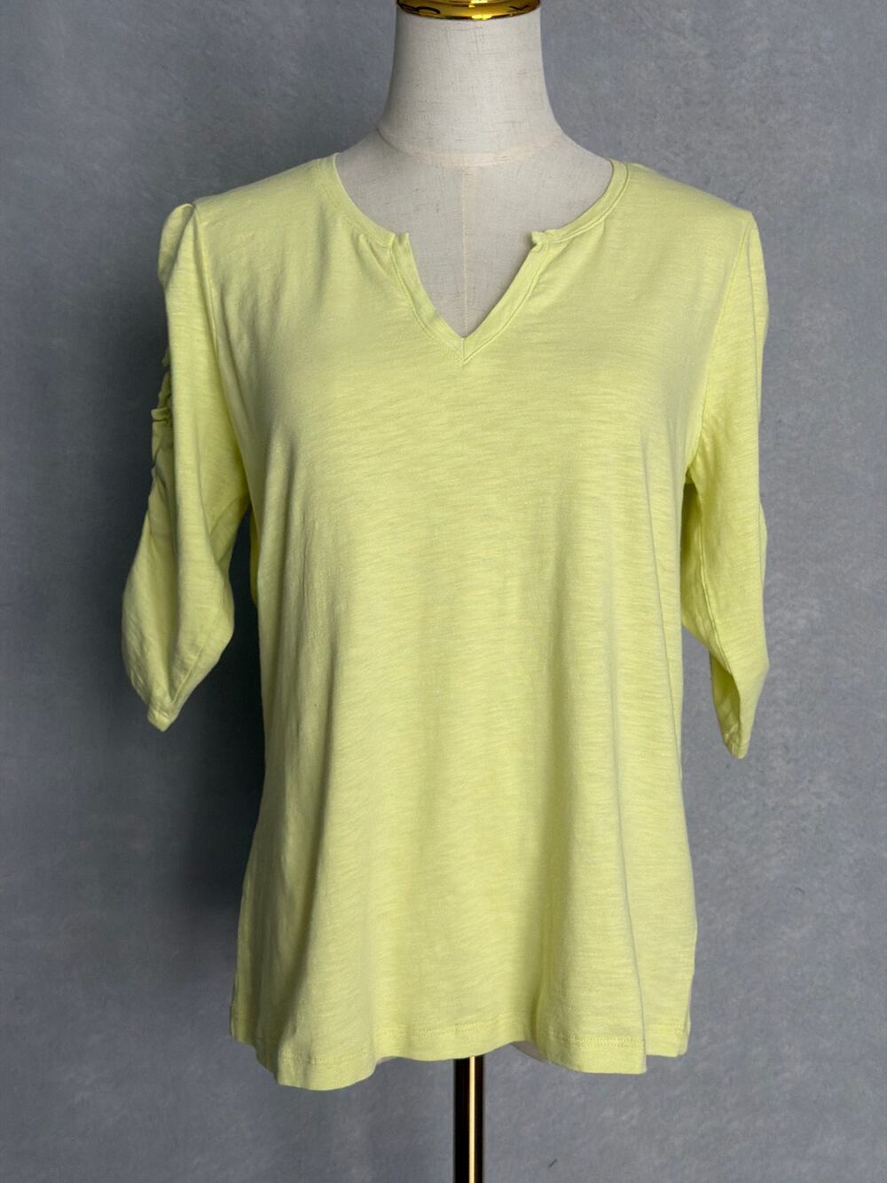 NZT Nic+Zoe Ruched Sleeve Top Split Neck in Limelight Women's Medium NEW